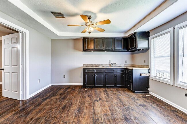 Building Photo - 6223 Lavender St