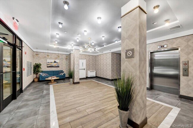 Building Photo - 525 N MacQuesten Pkwy