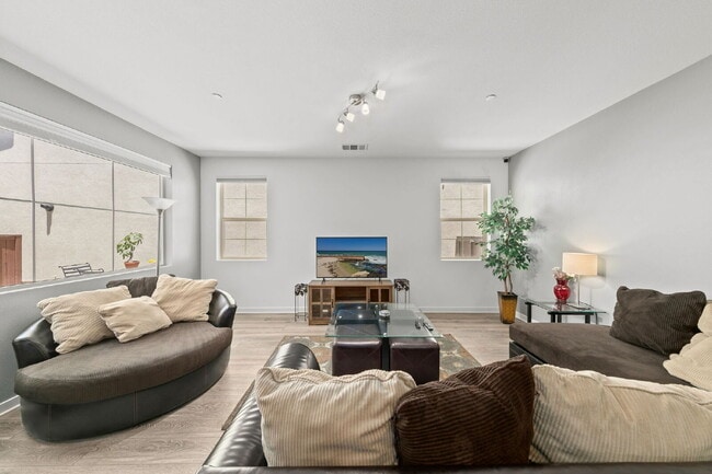 Building Photo - Love your life at Escaya in Chula Vista! 4Bed/2.5Ba attached garage home for rent