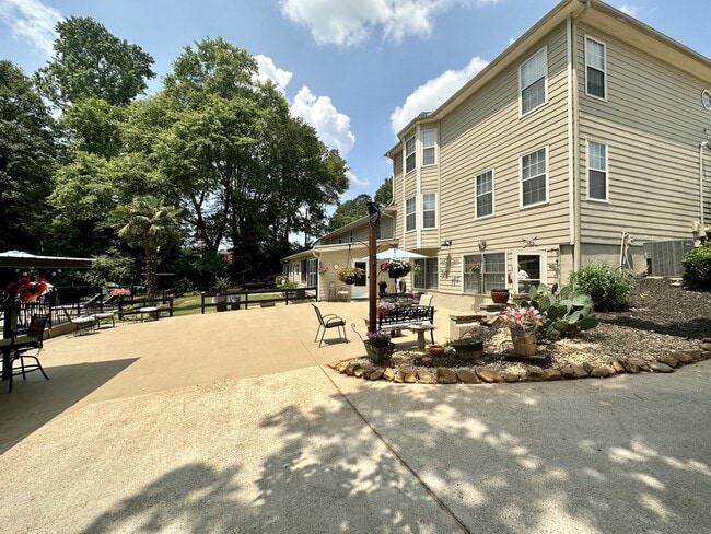Building Photo - 20 Coffey Ln