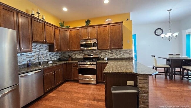 Building Photo - 127 Nandina Ct