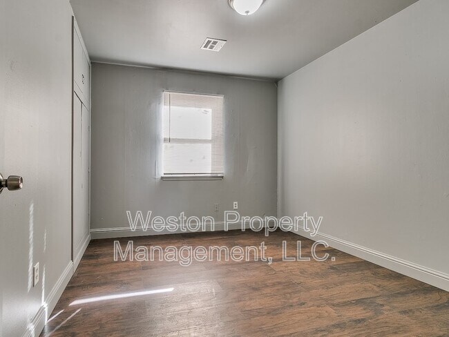 Building Photo - 2101 Westchester Dr