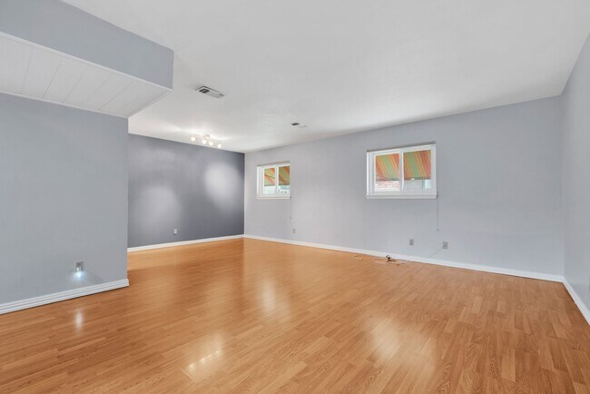 Building Photo - Charming 3-Bedroom Home in Prime Location!