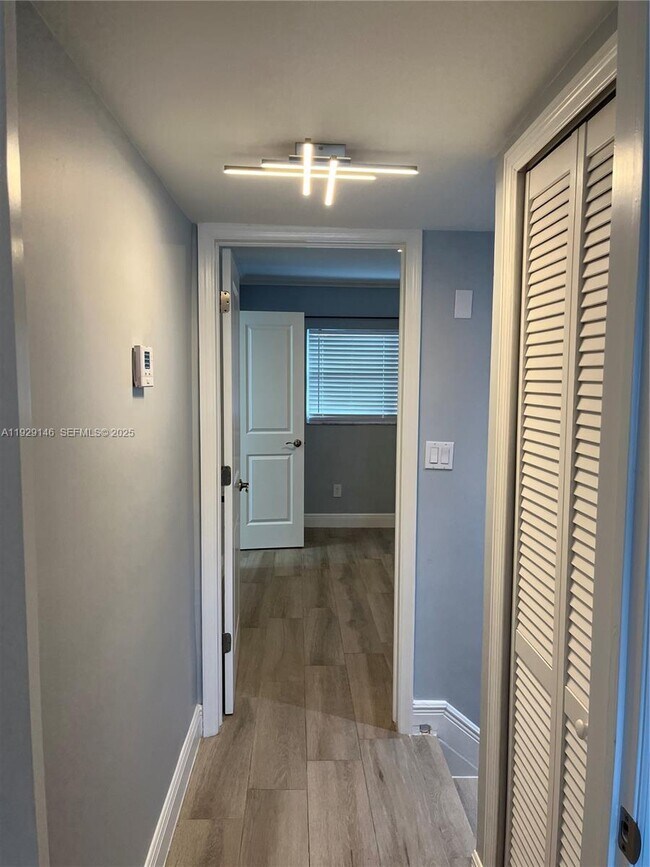 Building Photo - 8650 SW 67th Ave