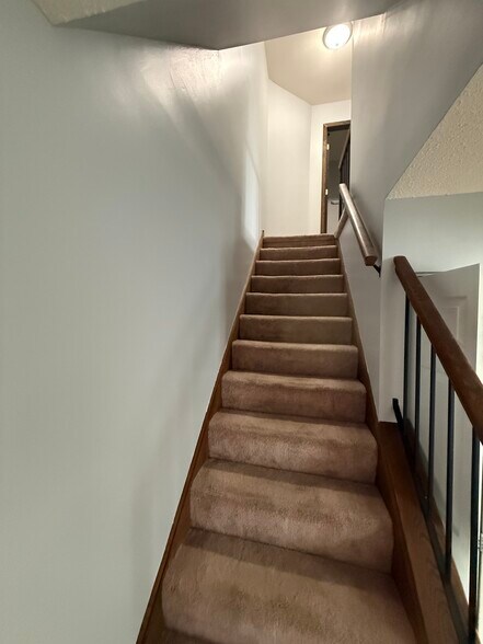 Building Photo - 1070 Glouchester Hbr