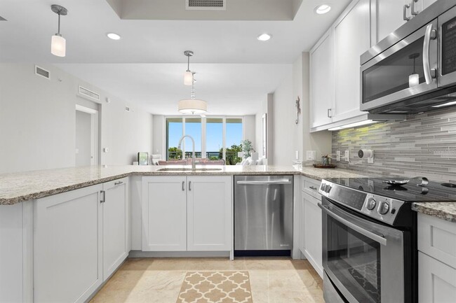 Building Photo - 1325 Snell Isle Blvd NE
