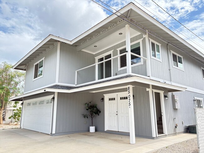 Primary Photo - Large 5 Bedroom Home