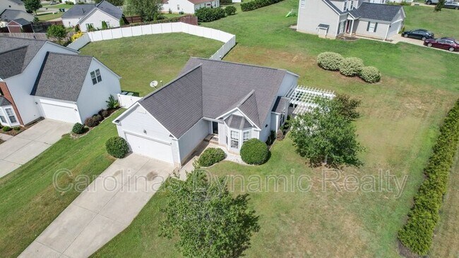 Building Photo - 120 Lantana Dr