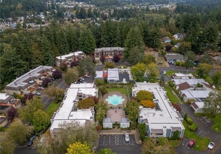 Building Photo - ***Rent Special!! - $500 off First Month's Rent***-Oakbrook Country Club Condominium (2bedroom)! ...