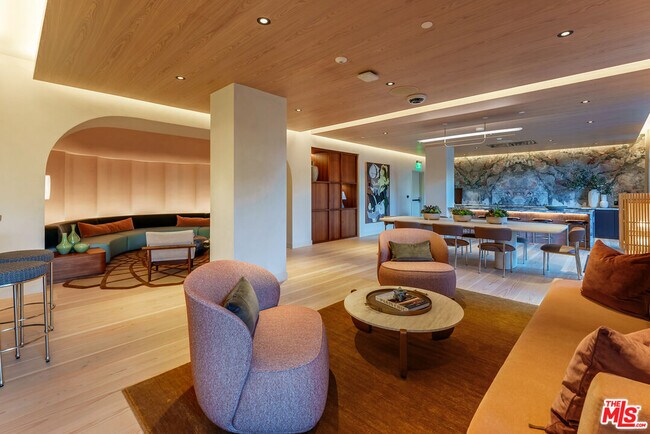 Building Photo - 700 Broadway