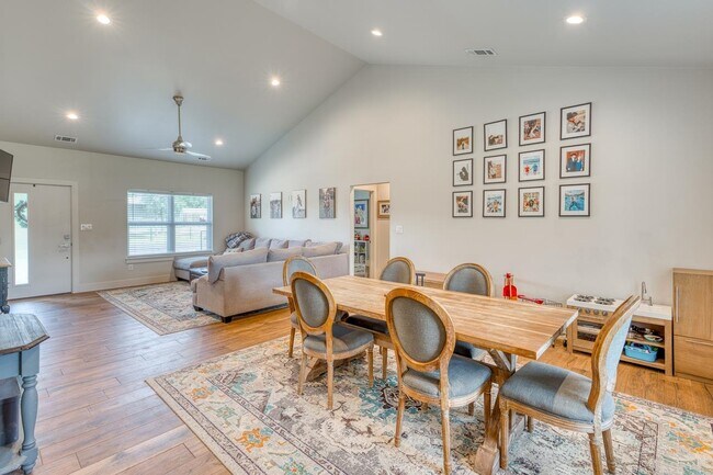 Building Photo - 1304 Prairie Creek Dr