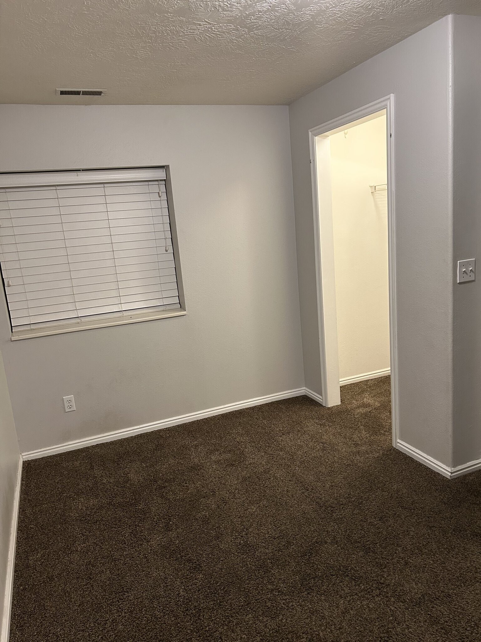 Building Photo - 1947 S Columbia Ln