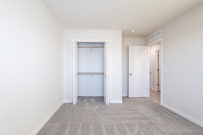 Building Photo - Stunning New Built 5 Bed Duplex!