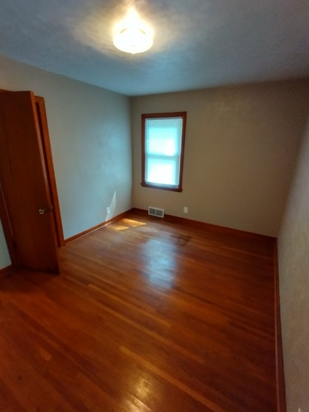 Building Photo - 813 S Prairie Ave