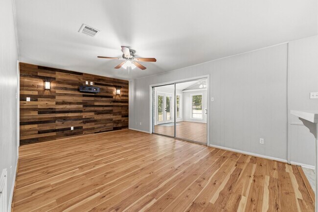 Building Photo - 3507 Lake Ridge Bend