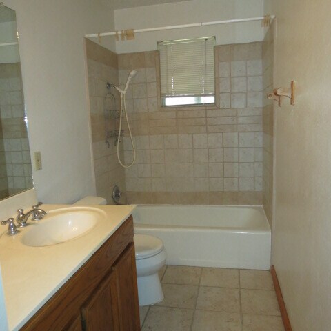 Hall Bathroom (Full Bathroom) - 5313 23rd St