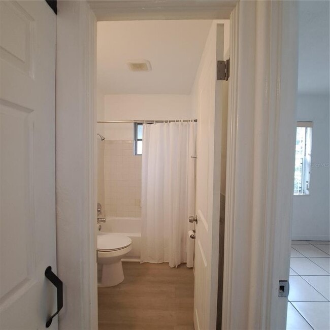 Building Photo - 627 61st Ave S