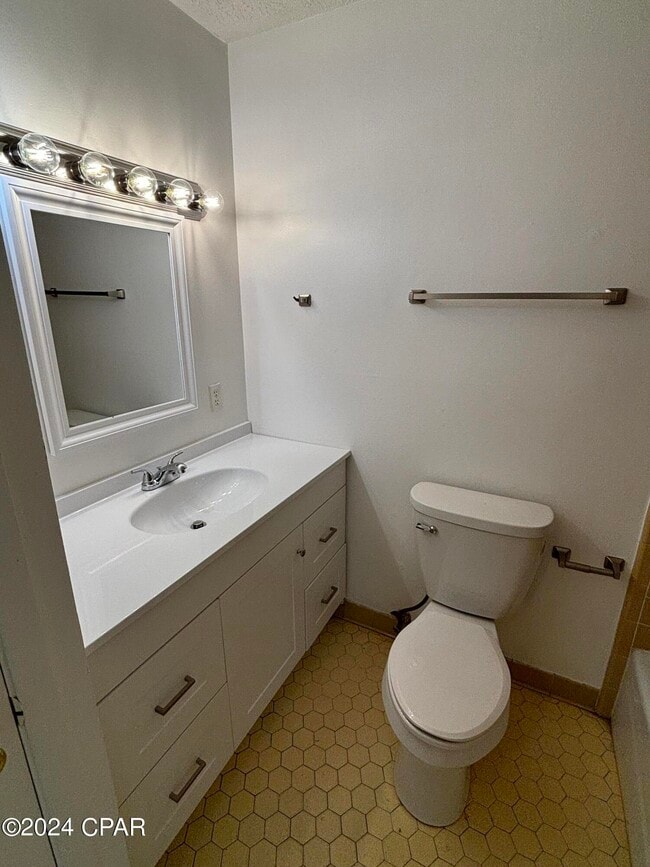 Building Photo - 3923 W 22nd St