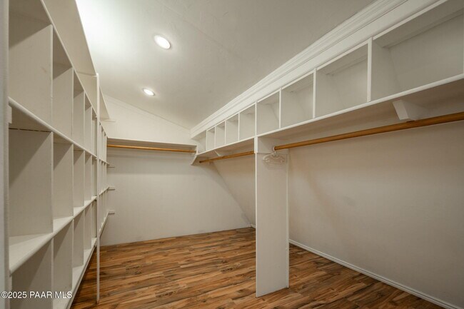 Building Photo - 847 Clubhouse Dr