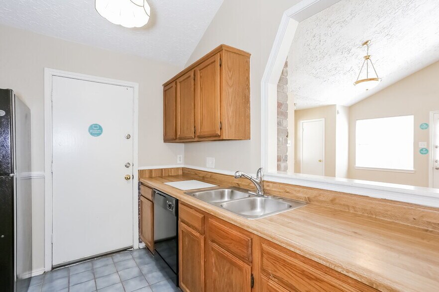 Building Photo - 11 Crestbriar Ct