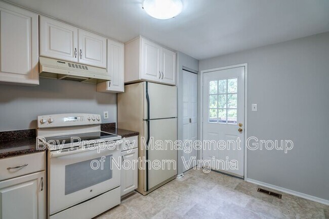 Building Photo - 355 GUNDRY Dr