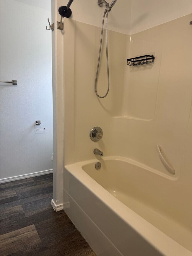 Building Photo - Spacious 4-Bedroom in Clearwood – Gated Co...
