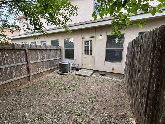 Building Photo - Fantastic 2-Story Townhome with 1-Car Gara...