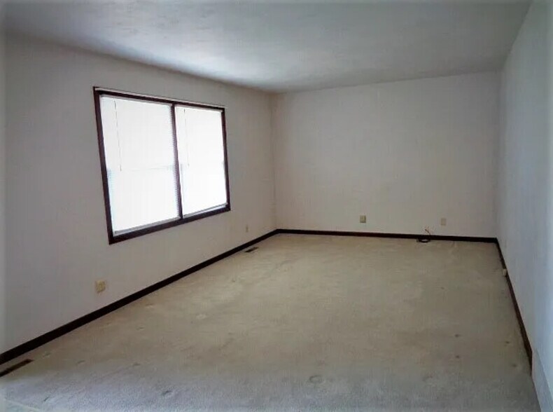 Master bedroom - 312 N Main St
