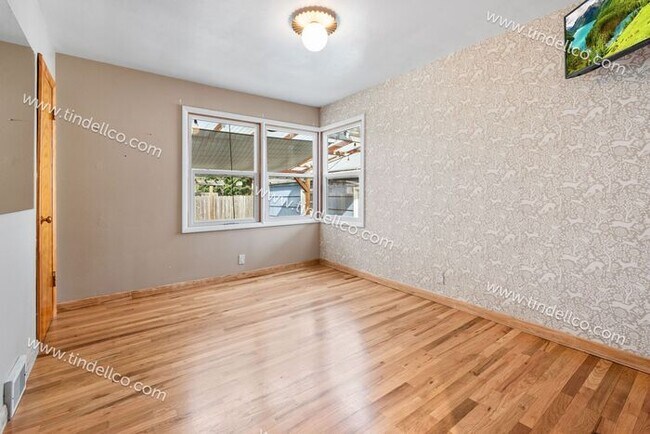 Building Photo - Charming 4-Bedroom Home in St. Johns with Finished Basement & Spacious Living Areas