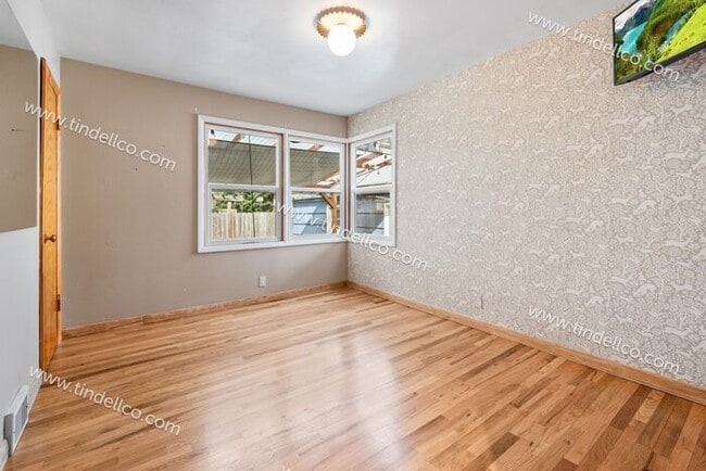 Building Photo - Charming 4-Bedroom Home in University Park with Finished Basement & Spacious Living Areas