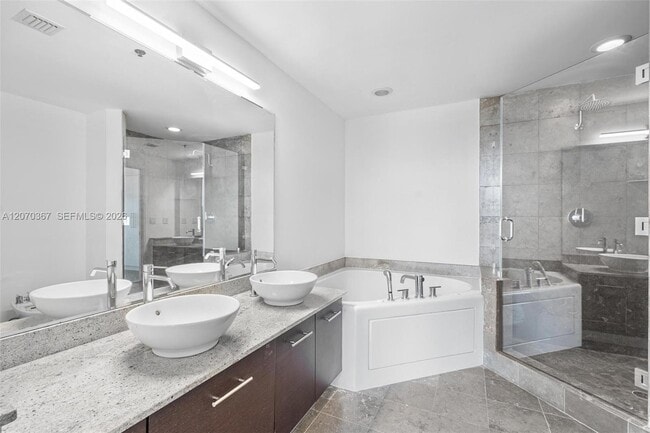 Building Photo - 3029 NE 188th St