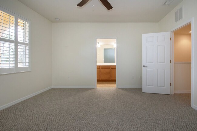 Building Photo - 3 Bedroom 2.5 Bath Townhome San Michele