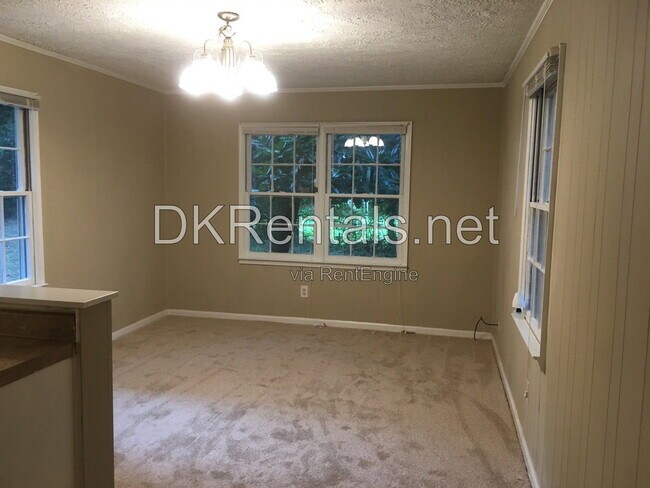 Building Photo - 808 Meadow Pl