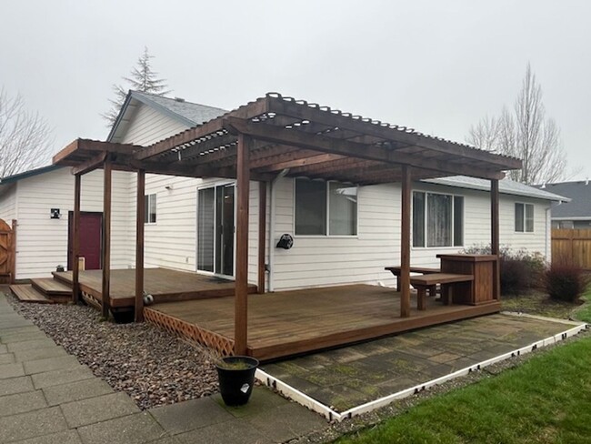 Building Photo - 3 Bedroom 2 Bath McMinnville OR