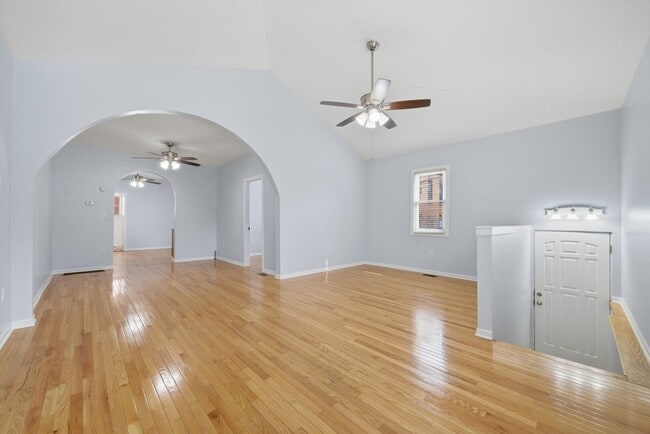 Building Photo - 2125 W 18th Pl