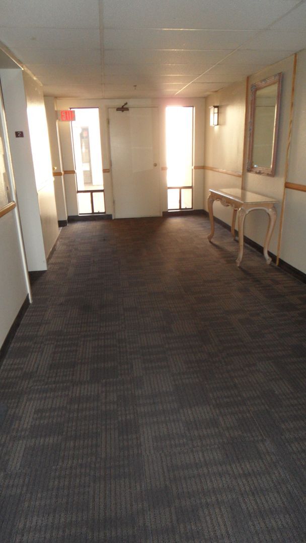 Building Photo - 55+ Senior Living Upgraded 1 BR 1 BA Gated...