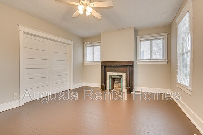 Building Photo - 107 4th St