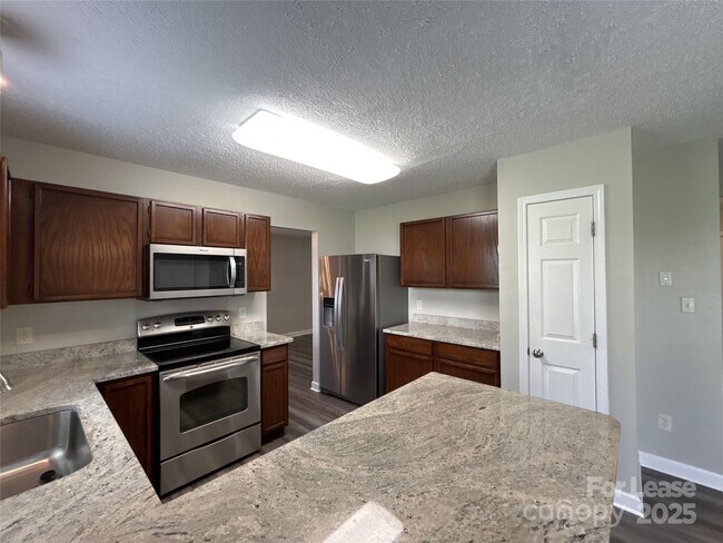 Building Photo - 3006 Longspur Dr