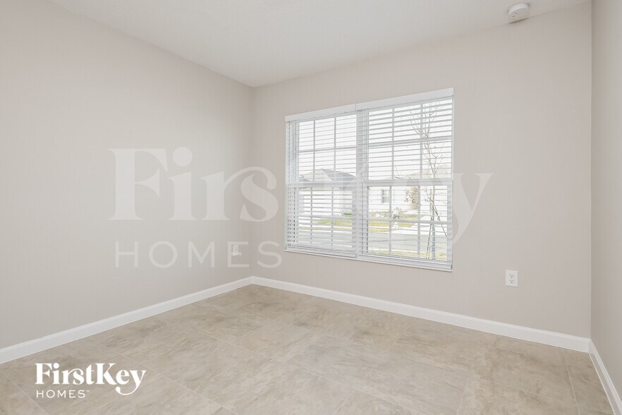 Building Photo - 618 Lindbergh Wy