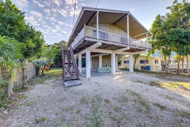 Building Photo - 115 Marina Ave