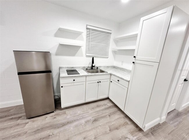 Building Photo - 1017 Parkwood Dr