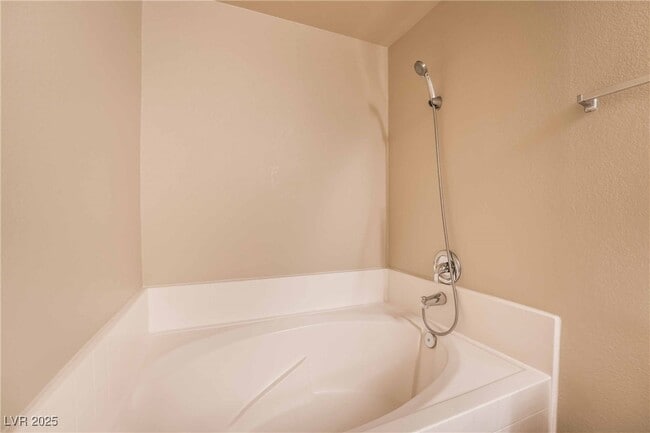 Building Photo - 10001 Peace Way