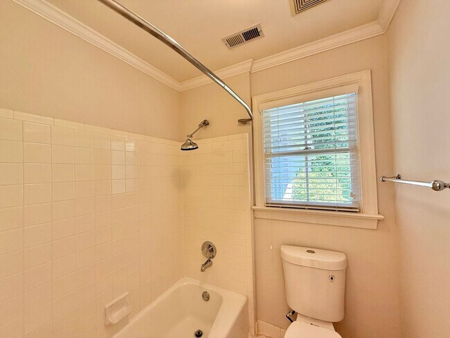 Building Photo - **OFFERING REFUNDABLE APPLICATION FEES & $250 MOVE IN PROMOTION** Incredible 5BD, 4.5BA House in ...