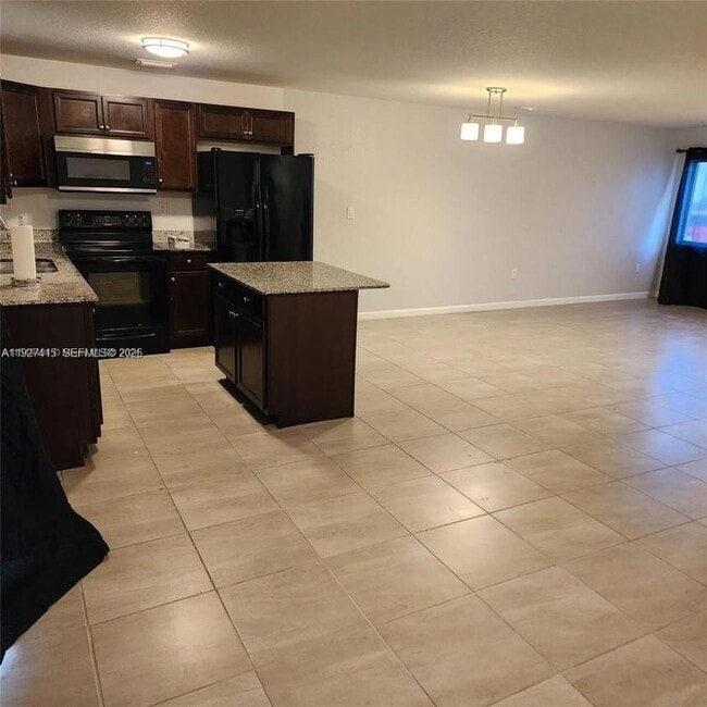 Building Photo - 5331 SW 13th Ct