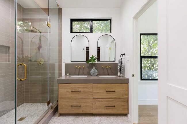 Building Photo - Stunning Echo Park house + Creative Space/...