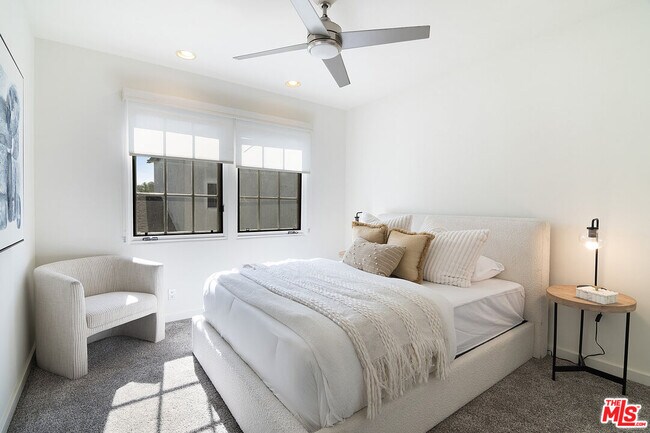 Building Photo - 131 S Martel Ave