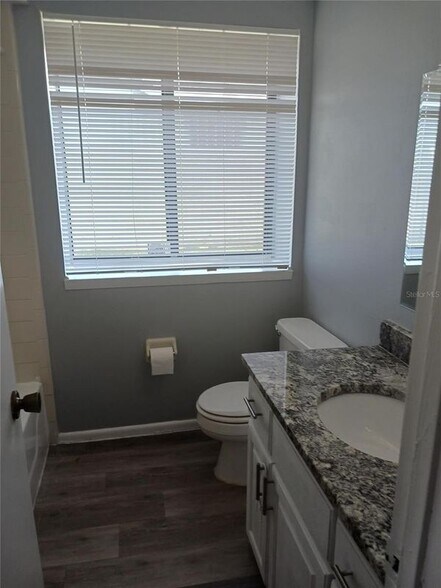 Building Photo - 7706 Covedale Dr