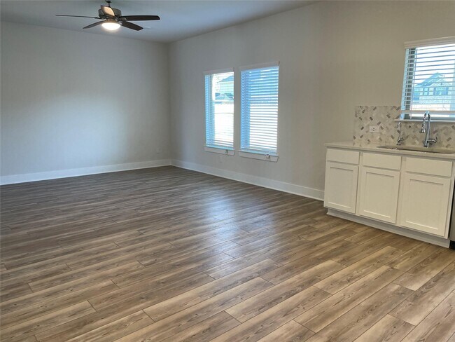 Building Photo - 10638 Whitejacket