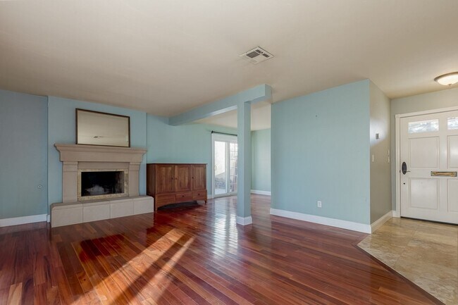 Building Photo - Upgraded 4 Bedroom, 2.5 Bath Single Family Home in University City