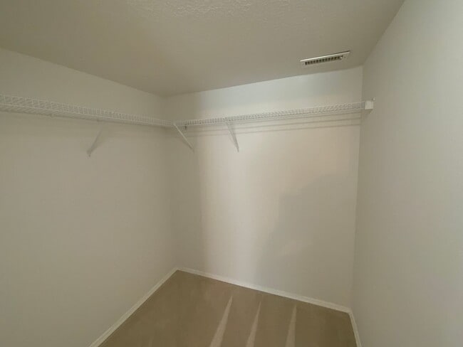 Building Photo - 3 Bedroom Townhome Available Near Southern...